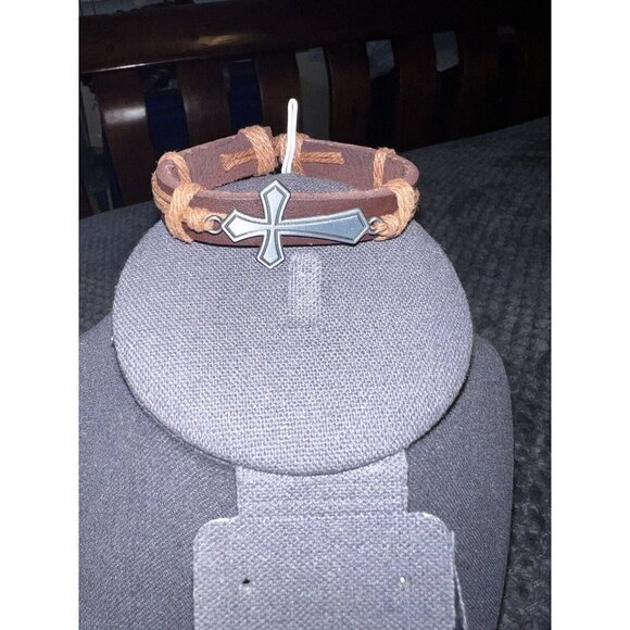 Christian Cuff Bracelet ANTIQUE SILVER CROSS Leather Adjustable Strap Set - Picture 7 of 9